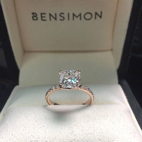 Carat Club 💍 on Instagram: “Stunning! 💍 Dream Ring! Double tap & TAG your lover. 😍 @bensimon” Tas Louis Vuitton, Dream Wedding Ring, Cute Engagement Rings, Future Engagement Rings, Dream Engagement, Dream Engagement Rings, Beautiful Engagement Rings, Wedding Rings Unique, Rose Gold Engagement