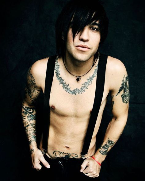 Thorn Tattoo, Boy Pics, Emo Love, Nice Boys, Emo Band, Patrick Stump, Emo Stuff, Pete Wentz, Nice Boy