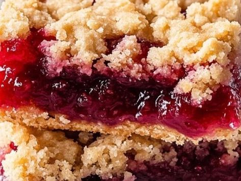 Irresistible Raspberry Crumble Bars: A Sweet Treat You Can’t Miss - NewsBreak Mixed Berry Bars, Raspberry Bars Recipes, Raspberry Jam Bars, Desserts Raspberry, Fried Cheese Bites, Raspberry Crumb Bars, Raspberry Crumble Bars, Creamy Broccoli Cheddar Soup, Lemon Loaf Recipe