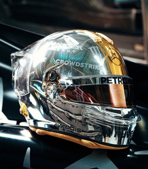 Purple Helmet, Sir Lewis Hamilton, Hajime Sorayama, Motorcycle Helmet Design, Retro Helmet, F1 Lewis Hamilton, F1 Art, Helmet Paint, Racing Helmets