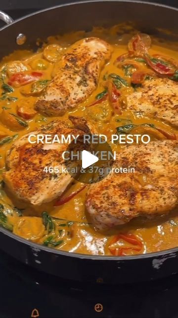 Red Pesto Chicken Recipes, Chicken Breast Spinach Recipes, Red Pesto Chicken, Pesto Spinach, Protein Meal Prep, Chicken Pesto Recipes, Red Pesto, High Protein Meal, High Protein Meal Prep