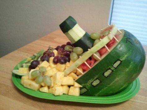 Watermelon Boat, Mermaids And Pirates, Titanic Party, Hunter Birthday, Fruit Creations, Decorações Com Comidas, Watermelon Carving, Food Sculpture, Vegetable Carving