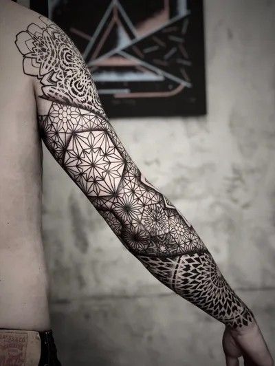 Tato Mandala, Mandala Tattoo Men, Dotwork Tattoo Mandala, Tato Geometris, Mandala Tattoo Sleeve, Geometric Mandala Tattoo, Pola Tato, Geometric Sleeve Tattoo, Sacred Geometry Tattoo