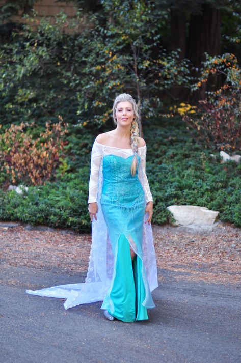 DIY Frozen Elsa Snow Queen Costume // Let it Go! | …love Maegan Unique Halloween Costume Ideas, Snow Queen Costume, Snow White Halloween Costume, Flapper Costume Halloween, Flapper Halloween, Diy Fairy Wings, Corpse Bride Costume, Barbie Halloween Costume, Elsa Costume