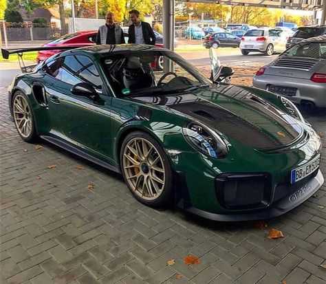 Green Porsche, Porsche Gt, Gt2 Rs, Gold Wheels, Dream Car Garage, Porsche Sports Car, British Racing Green, Porsche Gt3, Euro Cars