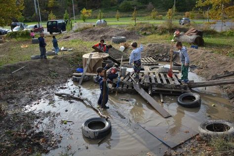 Natural Playground Design, Preschool Environments, Outdoor Preschool, Natural Playscapes, Outside Playground, Nature Based Play, Nature Deficit Disorder, Adventure Playground, Kids Forts