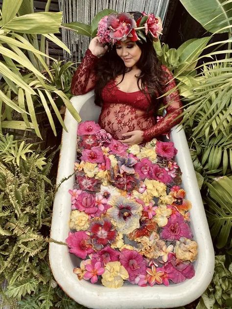 25+ Beautiful Maternity Milk Bath Photoshoot Ideas | Love and Moms Maternity Pictures Bath Tub, Tub Maternity Shoot, Bath Photoshoot Ideas, Bath Maternity Shoot, Milk Bath Photoshoot, Bath Photoshoot, Foto Editorial, Milk Bath Maternity, Beautiful Portraits