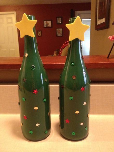 Wine Bottle Christmas Tree, Wine Bottle Crafts Christmas, Christmas Craft Fair, Wine Bottle Corks, Glass Bottle Diy, Christmas Wine Bottles, Wine Craft, Wine Bottle Art, Wine Bottle Diy Crafts