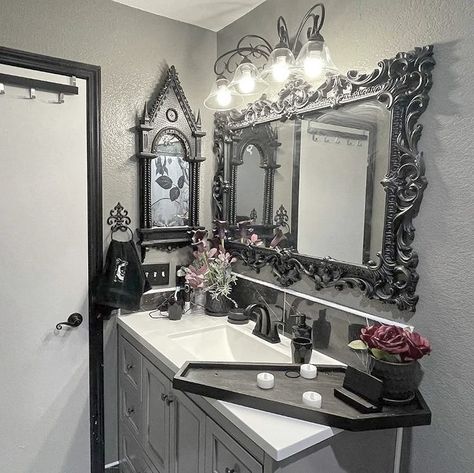 venom by dee garcia Magical Bathroom, Gothic Bathroom Ideas, Bathroom Bohemian, Casa Rock, Gothic Bathroom Decor, Gothic Bathroom, Gothic Decor Bedroom, Gothic Room, Dark Home Decor