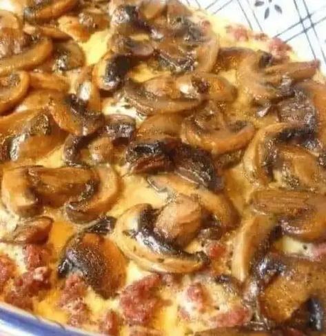 Hamburger Mushroom Bake, Mushroom Bake, Mushroom Casserole, Hamburger Recipes, Beef Casserole, Easy Casserole Recipes, Beef Dinner, Ground Meat, Cannoli