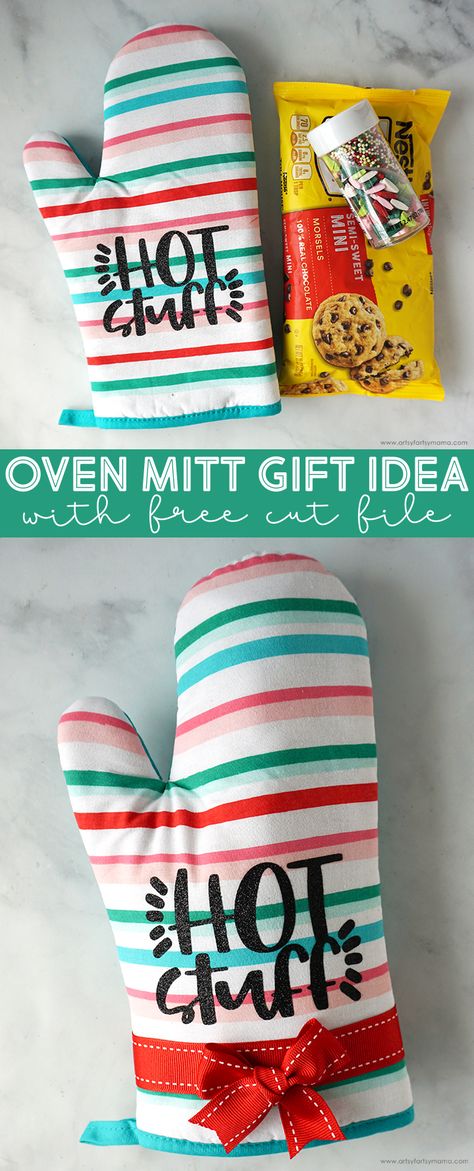 Oven Mitt Gift Idea + Free Cut File | artsy-fartsy mama Oven Mitt Gift Ideas, Oven Mits, Oven Mitts Gift, Diy Gifts To Make, Holiday Sprinkles, Baking Items, Baking Utensils, Machining Projects, Free Cut Files