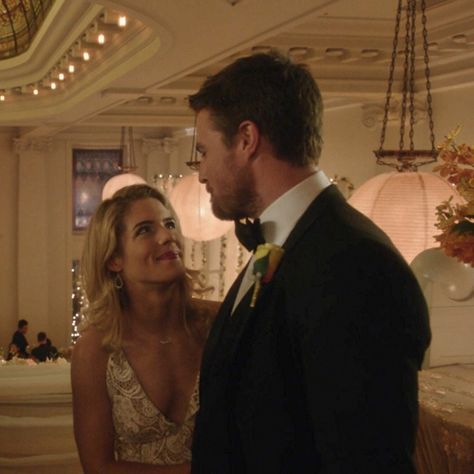 Felicity And Oliver, Oliver Queen Felicity Smoak, Arrow Oliver And Felicity, Arrow Cast, Arrow Tv Series, Oliver And Felicity, Arrow Oliver, Team Arrow, Tv Romance