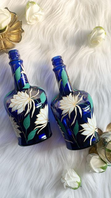 Glass Painting In Bottle, Antiquity Bottle Painting, Blue Bottle Art, Painting On Glass Bottles, Bottle Wall Decor, Meenakari Art, Bottle Art Projects, Canvas Art Painting Acrylic, Hand Painted Wine Bottles