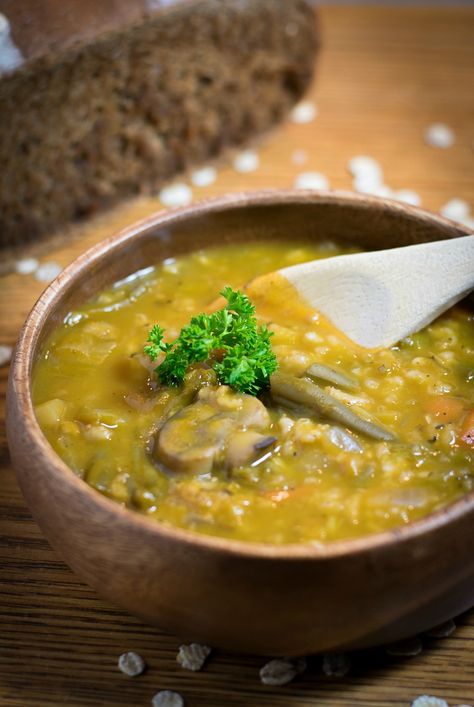 medieval pottage stew - a thick, rich, soup often made by Peasants during the Middle Ages #medieval #medievalrecipes #mittelalterrezepte Turnip Vegetable, Medieval Food, Viking Food, Medieval Recipes, Vegan Soups, Vegetarian Diet, Hearty Meals, Stew Recipes, Vintage Recipes