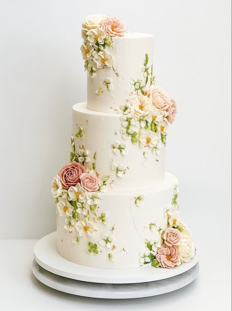 Wedding Cake Icing Flowers, Wedding Cake Icing, Quince Cakes, Tier Cakes, Spring Wedding Cake, Summer Wedding Cakes, 3 Tier Wedding Cakes, Wedding Cake Pictures, Icing Flowers