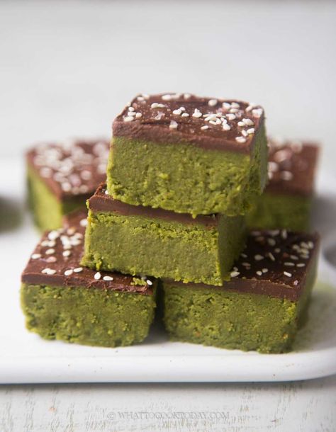 No-Bake Matcha Buckeye Bars (with Graham Cracker Crumbs) Buckeye Bars Recipe, Energy Bars Healthy, Paleo Dishes, Vegan Blog, Raw Cake, Sweet Bar, Paleo Dessert, Graham Cracker Crumbs, Vegan Sweets