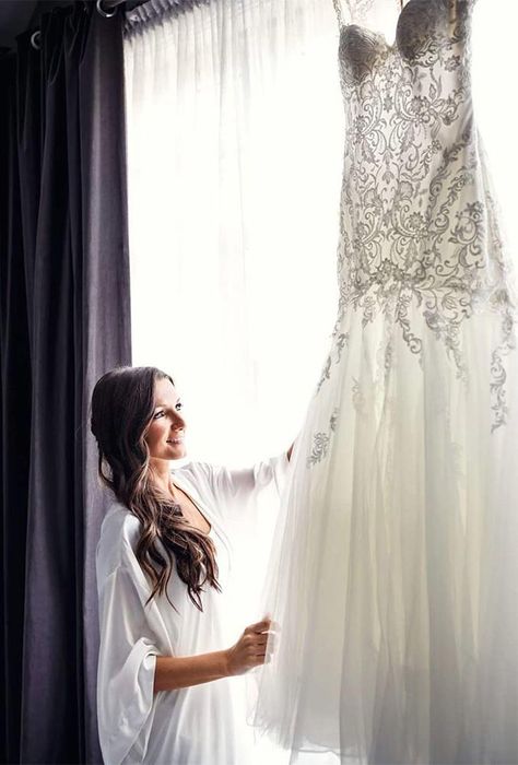 Bride Wedding Photos, Wedding Dress Photography, Wedding Ceremony Ideas, Bride Pictures, Vintage Wedding Photos, Wedding Picture Poses, Beautiful Wedding Photos, Bride Photography, Wedding Dresses Photos