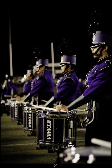 #drumline.  I like the pattern and shapes in this photo Drumline Aesthetic, Marching Band Aesthetic, Marching Band Pictures, Band Poses, Marching Snare Drum, Marching Snare, Marching Band Problems, Marching Band Memes, Band Problems