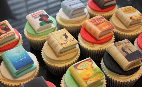 Little Book Cupcakes | 24 Incredible Cakes Inspired By Books Torte Creative, Book Cupcakes, Book Cakes, Book Cake, Torte Cupcake, Cool Birthday Cakes, Snacks Für Party, Cupcake Cake, Creative Cakes