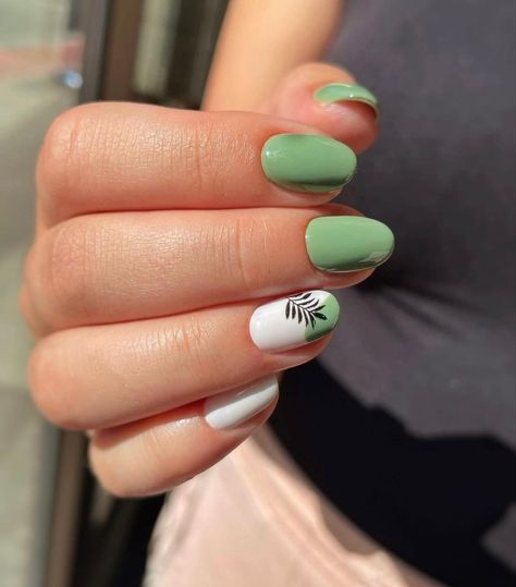 Nail Art Designs Green And White, Green And White Nails, Nailart Green, Green Spring Nails, White Short Nails, Feet Nail Design, Nail Pics, Nagel Design, Navy Nails