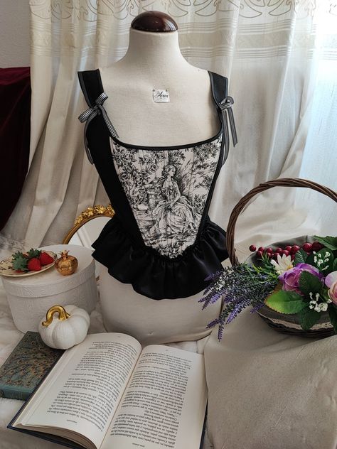 Corset Types, Types Of Corsets, Rococo Corset, Bodice Designs, Corset Cottagecore, Corset Aesthetic, Corset Stays, Cottagecore Corset, Ruffle Corset