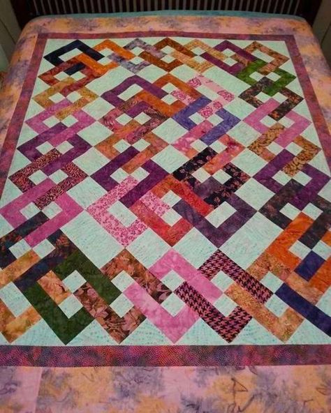 Free Quilt Patterns Knot Quilt, Autumn Quilt, Quilt Pattern Free, Squares Quilt, Quilt Borders, Scrappy Quilt Patterns, Quilt Square Patterns, Batik Quilts, Half Square Triangle