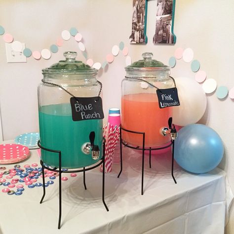 Want the drink recipes? Easy: Pink Lemonade & for the blue: 1/2 blue punch/ 1/2 lemonade -- and they're both DELICIOUS! Gender Reveal Drinks, Pink Lemonade Punch, Blue Punch Recipe, Gender Reveal Ideas For Party, Nonalcoholic Party Drinks, Fun Party Drinks, Christmas Gender Reveal, Blue Punch, Girl Shower Themes