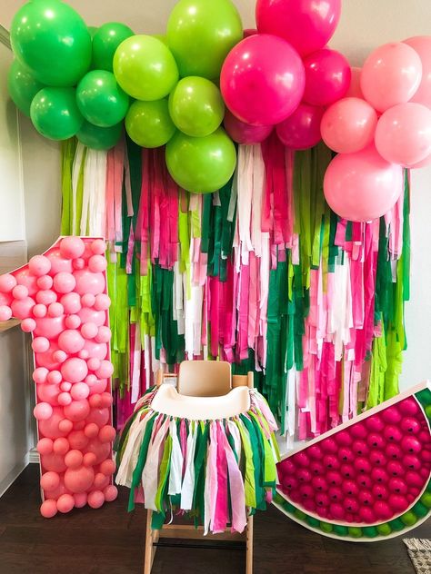 Watermelon Birthday Party Theme, Watermelon 1st Birthday, Dessert Tables Birthday, One In A Melon Party, One In A Melon Birthday, Streamer Wall, Watermelon Birthday Party, Fringe Decor, Watermelon Birthday Parties