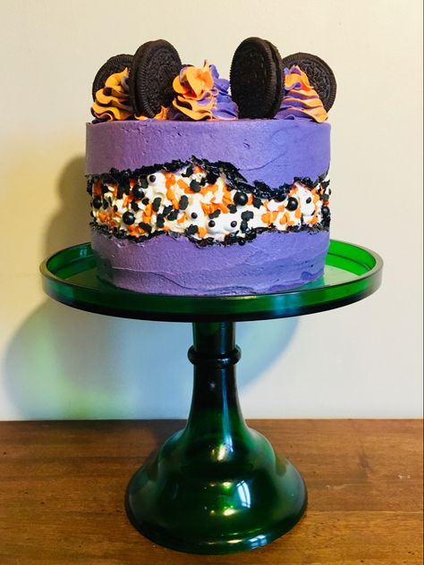 Halloween Purple/Orange Fault Line Cake with Oreos Halloween Fault Line Cake, Cake With Oreos, Pumpkin Shaped Cake, Orange Birthday Cake, Fault Line Cake, Halloween Torte, Halloween Birthday Cakes, Orange Birthday, Halloween Purple