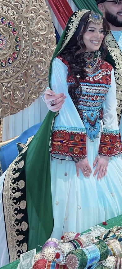 Afghan Wedding Dress, Afghani Clothes, Afghan Wedding, Hijabi Outfit, Afghan Girl, Henna Night, Arabian Women, Afghan Fashion, Afghan Clothes