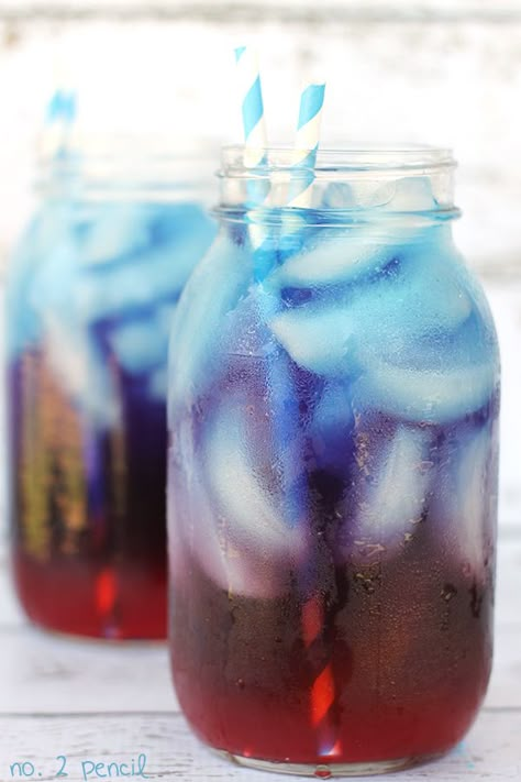 Patriotic Punch – Layered 4th of July Drink Recipe ~ •Hawaiian Punch or any sugary red drink  •Diet 7UP or any no sugar clear soda  •Blue food coloring  •Ice      @TheDailyBasics ♥♥♥ Patriotic Punch, Yummy Summer Drinks, Fourth Of July Party, Summer Drink Recipes, Non Alcoholic Cocktails, Blue Food Coloring, 4th Of July Ideas, Cool Drinks, Chocolate Caliente