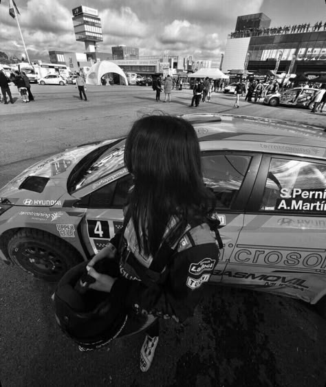 Cars Black And White Aesthetic, Bangunan Minecraft, Grunge Pictures, Splendour In The Grass, Biker Aesthetic, Racing Girl, Profile Pictures Instagram, Dark Feminine Aesthetic, Dark Feminine