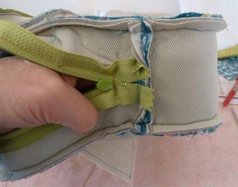 Curved Corner Zip Gusset Bag Tutorial Gusset Bag, Sew A Zipper, Sew Zipper, Sewing Bags, Quilt Batting, Bag Tutorial, Bags Tutorial, Zipper Bag, How To Sew