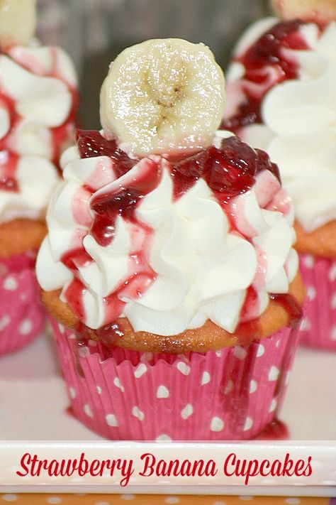 Strawberry Banana Cupcakes #Recipe | From Val's Kitchen | Bloglovin’ Banana Cupcake, Strawberry Cupcake Recipes, Making Cupcakes, Strawberry Cupcake, Banana Cupcakes, Cake Mini, Banana Cake Recipe, Gourmet Cupcakes, Cupcakes Cake