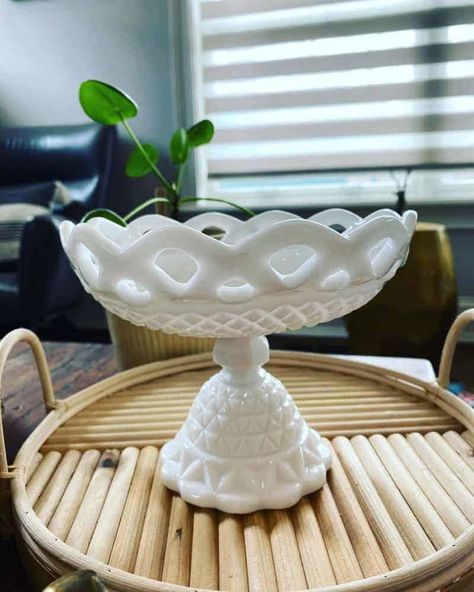 Hobnail Milk Glass Vase, Westmoreland Milk Glass Vintage, White Milk Glass Decor, Milk Glass Collection Display, Vintage Milk Glass Decor, Milk Glass Display Ideas, Displaying Milk Glass Collection, Milk Glass Decorating Ideas, Decorating With Milk Glass Ideas