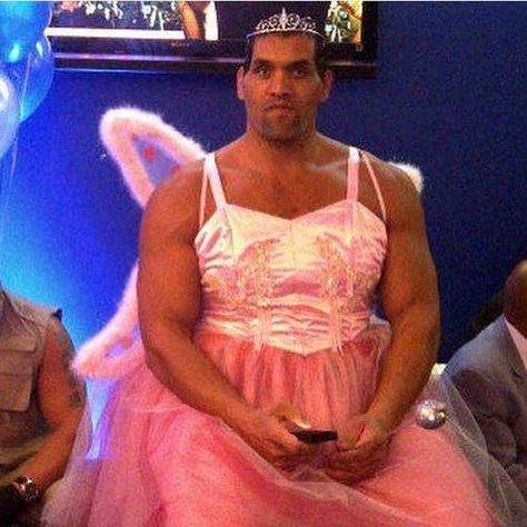 The Great Khali Great Khali Funny, Wwe Memes Funny, Wwe Funny Pictures, Frank Wallpaper, The Great Khali, Wwe Quotes, Posing Reference, Wrestling Memes, Wwe Funny