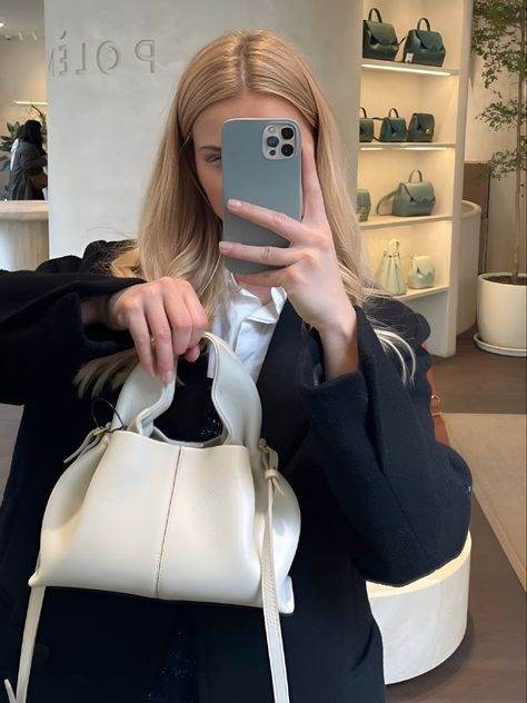 Polene Numero Neuf Outfit, White Bag Outfit, Aria Vitiello, Frühling Outfit, Polene Bag, Lady Dior Handbag, Fall Trends Outfits, Classy Girl, Effortlessly Chic Outfits