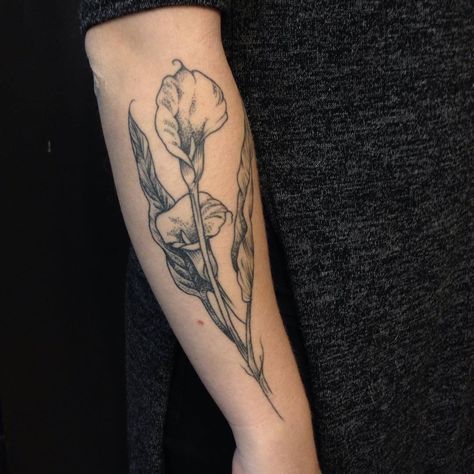 Anthurium Tattoo, Calla Lily Tattoo, Tattoo Style Art, Lily Tattoo, Folk Design, Botanical Tattoo, Memorial Tattoos, Piercing Tattoo, Pretty Tattoos