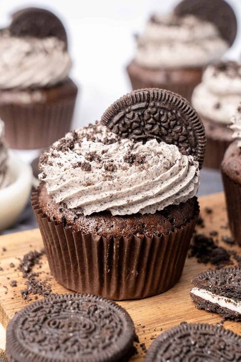 Oreo Cupcakes Cookies And Cream Cupcakes, Cupcakes Oreo, Cookies And Cream Frosting, Cookie And Cream Cupcakes, Cake Mix Cupcakes, Chocolate Cupcakes Filled, Best Chocolate Cupcakes, Cheese Frosting Recipe, Oreo Buttercream