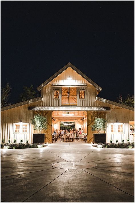 Outdoor Covered Wedding Reception, Country Style Wedding Venues, Ranch Style Wedding Venues, Wedding Venues Farmhouse, Country Wedding Venues Barns, Outdoor Farm Wedding Ceremony, Rustic Wedding Venues Barns, Wedding Venues Indoor Receptions, Pole Barn Wedding Venues