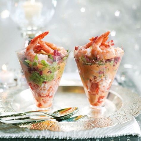 Christmas starter - Crayfish and Prawn Cocktail with Bitter Leaves with recipe link Crayfish Cocktail, Starters Recipes Christmas, Christmas Dinner Starters, Shrimp Cocktails, Christmas Starters, Food Avocado, Prawn Cocktail, Best Christmas Recipes, Christmas Lunch