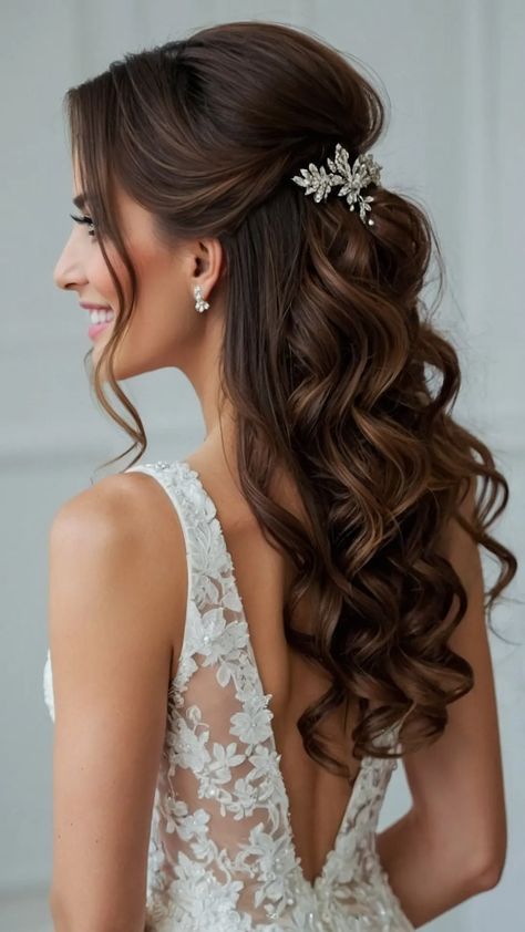 Bridal Bliss: 15 Stunning Long Hair Styles That Wow - pulsepathlife.com Indian Updo, Hairstyle With Long Hair, Braid Style Ideas, Pakistani Bride Hairstyle, Beautiful Wedding Veils, Indian Party Hairstyles, Wedding Hair Side, Engagement Hairstyles, Hair Flow