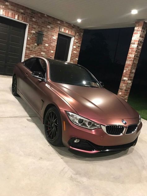 Gorgeous rose gold color Mercedes Auto, Luxe Auto's, Carros Bmw, Bmw Classic Cars, Top Luxury Cars, Lux Cars, Bmw Classic, Bmw I8, Cars Luxury