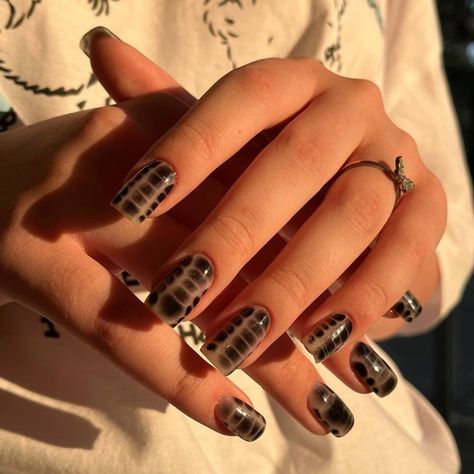 https://www.instagram.com/p/CvIaCM-v6Vw/?igshid=NTc4MTIwNjQ2YQ== Punk Nails Grunge Short, Reputation Nails, Stilleto Nails Designs, Pastel Nails Designs, Subtle Nails, Goth Nails, Edgy Nails, Simple Acrylic Nails, Cute Acrylic Nail Designs