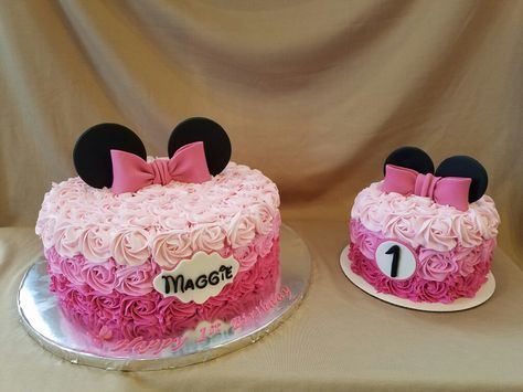 Minnie Mouse Smash Cake 2nd Birthday, Minnie Mouse Smash Cake 1st Birthdays, Twodles Birthday Cake, Minnie Mouse 1st Birthday Cake, Minnie Mouse Smash Cake, Buttercream Rosettes, Cake Marble, Minnie Mouse Birthday Theme, Underwater Hotel