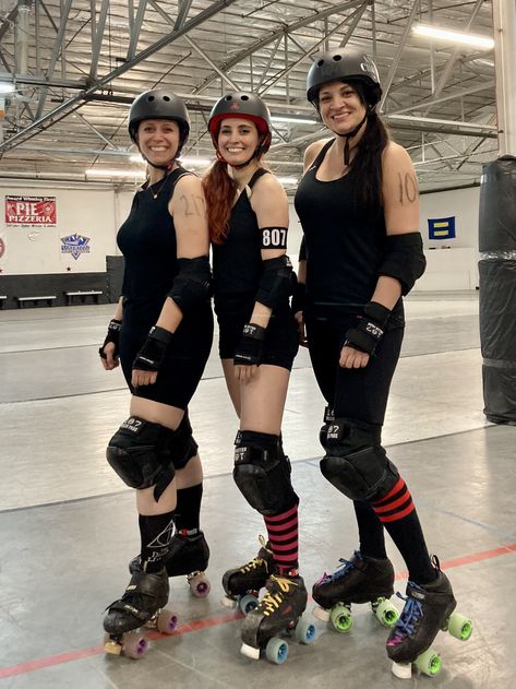 Roller Skater Aesthetic, Roller Derby Aesthetic, Roller Derby Outfits, Roller Derby Costume, Skateboard Fashion, Derby Outfits, Gym Fits, Space Girl, Vision Boards