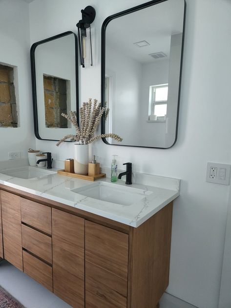 Modern Half Bathroom, Modern Mid Century Bathroom, Calm Bathroom, Mid Century Bathroom Remodel, Modern Half Bath, Bathroom Vibes, Midcentury Modern Bathroom, Mid Century Modern Vanity, Black Fixtures