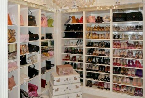 Dressing Room- Lisa Vanderpump Lisa Vanderpump Closet, Lisa Vanderpump House, Ideas De Closets, Beverly Park, Celebrity Closets, Amazing Closets, Walking Closet, Lisa Vanderpump, Vanity Ideas