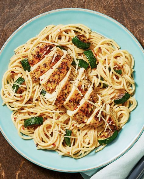 Easy chicken recipe over pasta with zucchini| More recipes on www.HelloFresh.com Lemony Spaghetti, Hello Fresh Dinners, Herby Chicken, Fresh Recipe, Lemon Spaghetti, Recipes Italian, Hello Fresh Recipes, Recipe Example, Fresh Recipes