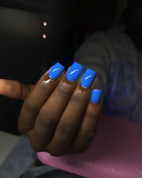 💙 feeling blue 💙 #nailtech #nailartistry #nailsnailsnails #naildesign #naildesign #nailpolish #nailfashion #nailideas #nailinstagram #nailsalon #nailstyle #longnails #nailpro #memphisnails #acrylicnails #almondnails #squarenails #nails